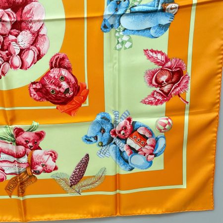  HERMES エルメス 大判スカーフ カレ90 CONFIDENTS DES COEURS 心の友 テディベア オレンジ