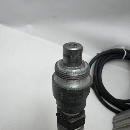  泉精器 ヘッド分離式工具ポンプ部 電動式 電動油圧式ポンプ R14E-F 通電のみ確認 ジャンク品