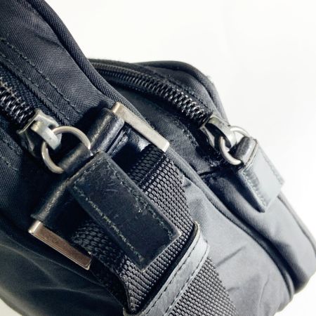  PRADA プラダ 斜め掛け ナイロン レザー ショルダーバッグ  ブラック