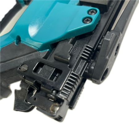  MAKITA マキタ 充電式タッカ 18V (バッテリ・充電器別売) ケース付 ST421D 程度Ｂ