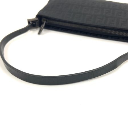  FENDI フェンディ ズッカ ズッキーノ ワンショルダーバッグ アクセサリーポーチ 8BR394 ブラック