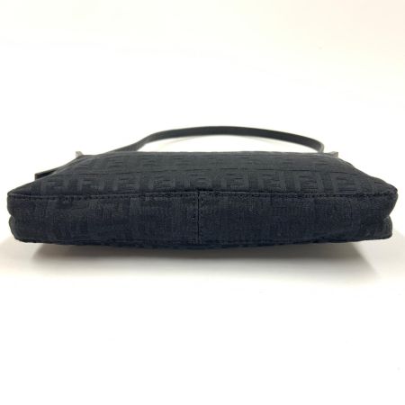  FENDI フェンディ ズッカ ズッキーノ ワンショルダーバッグ アクセサリーポーチ 8BR394 ブラック