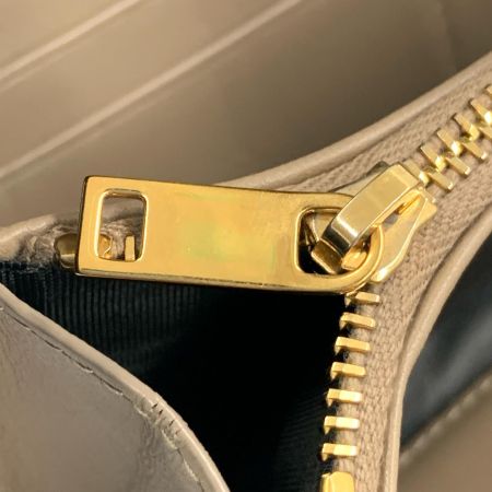 Yves Saint Laurent イブサンローラン カサンドラ マトラッセ ラージ フラップウォレット 長財布 372264 ベージュ