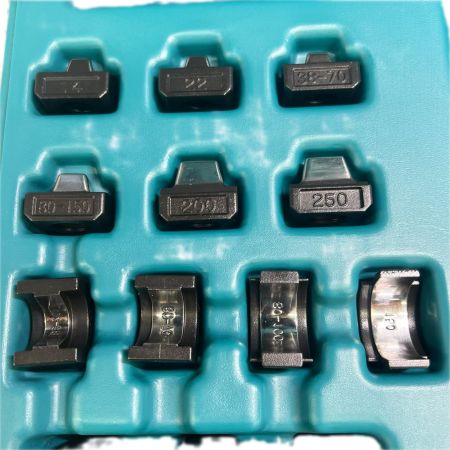  MAKITA マキタ 充電式圧着機 充電器・充電池1個・ケース付 コードレス式 18v 6.0Ah TC300DRG 未使用品