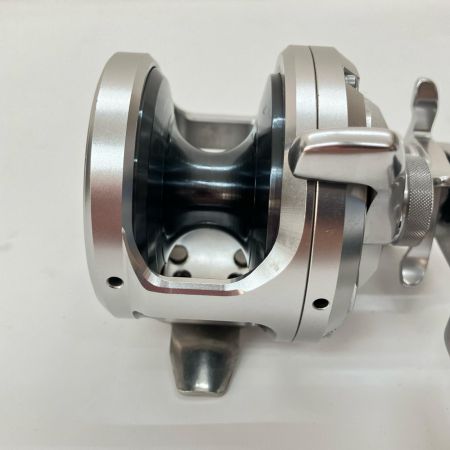  SHIMANO シマノ OCEA JIGGER 17オシアジガー 2000NR-HG 03671 両軸リール