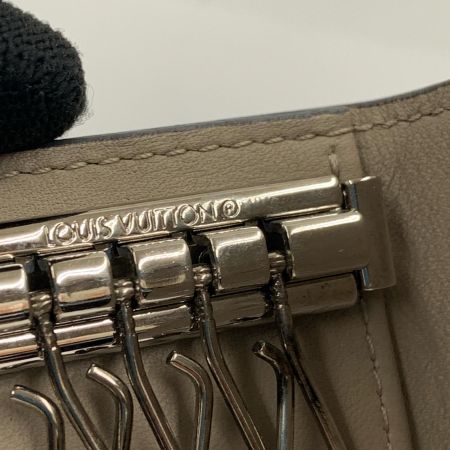 LOUIS VUITTON ルイヴィトン マヒナ ミュルティクレ4 キーケース M64055 ベージュ
