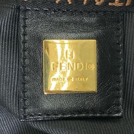 FENDI フェンディ ナイロン ワンショルダーバッグ 2305,26587.089 ブラック