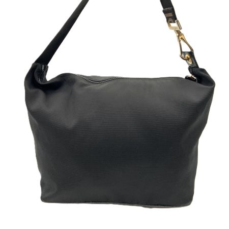 FENDI フェンディ ナイロン ワンショルダーバッグ 2305,26587.089 ブラック