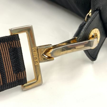 FENDI フェンディ ナイロン ワンショルダーバッグ 2305,26587.089 ブラック