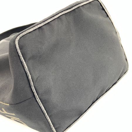FENDI フェンディ ナイロン ワンショルダーバッグ 2305,26587.089 ブラック