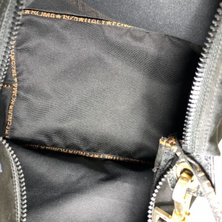 FENDI フェンディ ナイロン ワンショルダーバッグ 2305,26587.089 ブラック