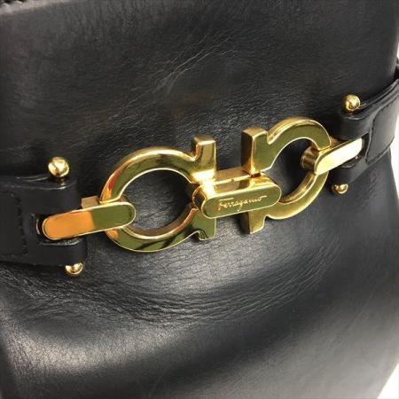  Salvatore Ferragamo サルヴァトーレフェラガモ ガンチーニ 巾着型 ショルダーバッグ AN 21 3160 ブラック