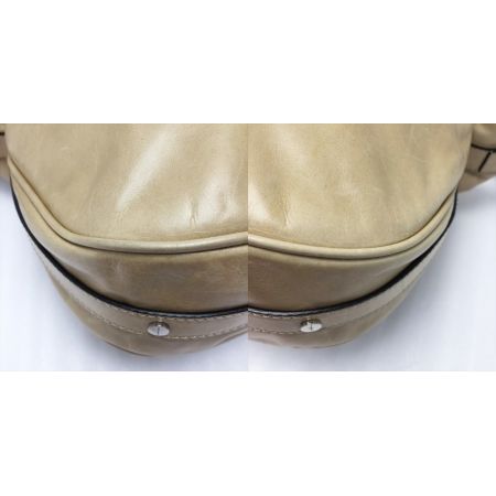  GIVENCHY ジバンシー レザー ショルダーバッグ タッセルチャーム カーキ ワンショルダー 布袋有