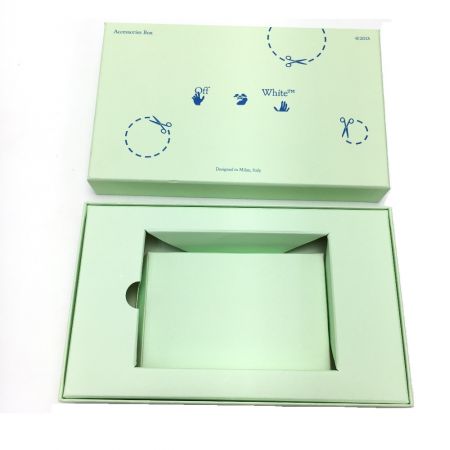  オフホワイト オフホワイト ロゴプリント パスポートホルダー パスケース 箱付き ネイビー