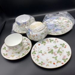 ☆☆ Wedgwood ウェッジウッド 《 ワイルド ストロベリー シュガーポット / カップ＆ソーサー / ケーキ皿 》セット Aランク
