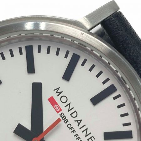  MONDAINE ストップトゥーゴー 30358 ホワイト クォーツ メンズ 腕時計 Stop2Go