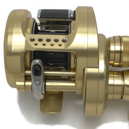  SHIMANO シマノ 15 カルカッタコンクエスト 101HG ベイトリール 箱付き 03438