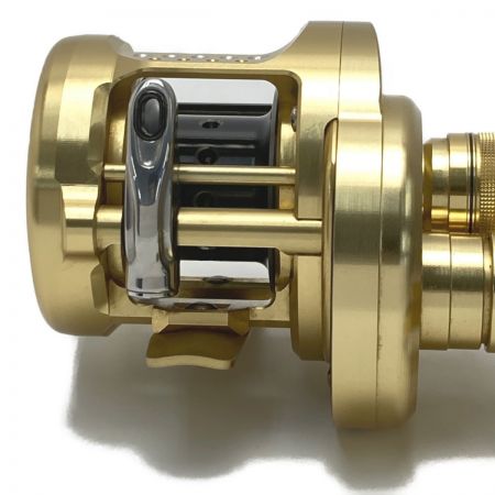  SHIMANO シマノ 15 カルカッタコンクエスト 101HG ベイトリール 箱付き 03438