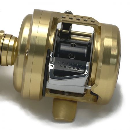  SHIMANO シマノ 15 カルカッタコンクエスト 101HG ベイトリール 箱付き 03438