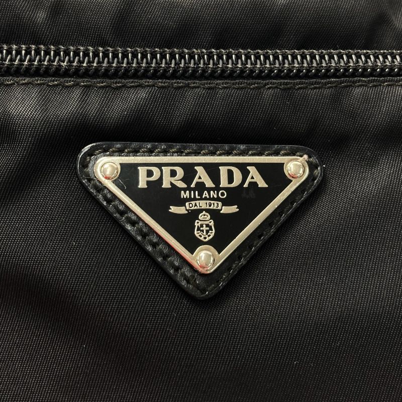 大人気2024【美品】PRADAプラダ 三角ロゴ ロゴプレート ショルダーバッグ バッグ