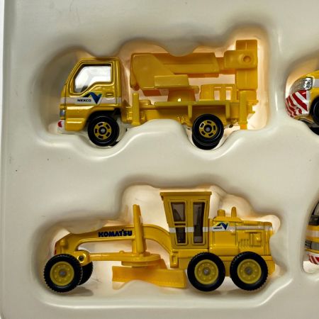  TOMICA トミカ 高速道路NEXCOセット 4台セット TOMY トミー