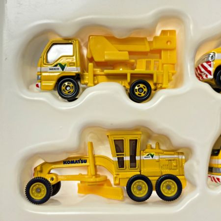   TOMICA トミカ 高速道路NEXCOセット 4台セット TOMY トミー
