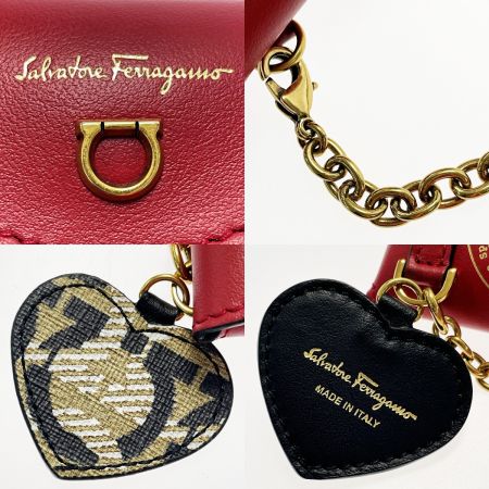  Salvatore Ferragamo サルヴァトーレフェラガモ ガンチーニ レッド系 レター型 バッグチャーム レザー ゴールド金具 箱有