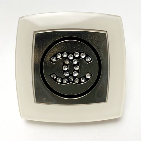  CHANEL シャネル レジンxラインストーン ホワイト×ゴールド アクセサリー ピアス レディース