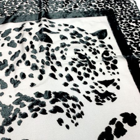  Yves Saint Laurent イブサンローラン ポリエステルxレーヨン アニマル柄 ブラック スカーフ レディース