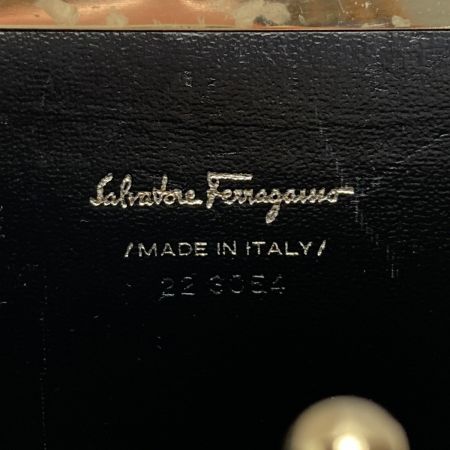 Salvatore Ferragamo サルヴァトーレフェラガモ ヴァラ ミニ チェーンショルダーバッグ 22-3054 ブラック レザー  箱有｜中古｜なんでもリサイクルビッグバン