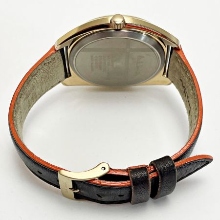 Paul Smith ポールスミス クローズド アイズ E111-T025188 ホワイト×ゴールド系 ソーラー レザー メンズ 腕時計 ｜中古｜なんでもリサイクルビッグバン