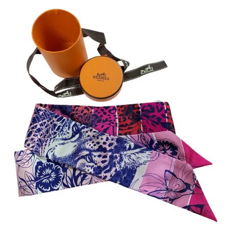  HERMES エルメス レオパード シルク100% ツイリー レッド×ローズ シルクスカーフ
