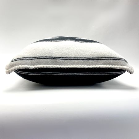  CHANEL シャネル ココマーク ダブルフェイス クッション ブラック×ホワイト ウール/カシミヤ