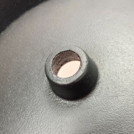   鋳鉄製鍋『蒼き狼』ジンギスカン鍋 煙突付深型 旭川