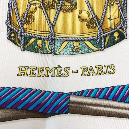  HERMES エルメス カレ90 LES TAMBOUS タンブールの太鼓 シルクスカーフ ベージュ シルク100％