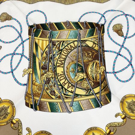  HERMES エルメス カレ90 LES TAMBOUS タンブールの太鼓 シルクスカーフ ベージュ シルク100％