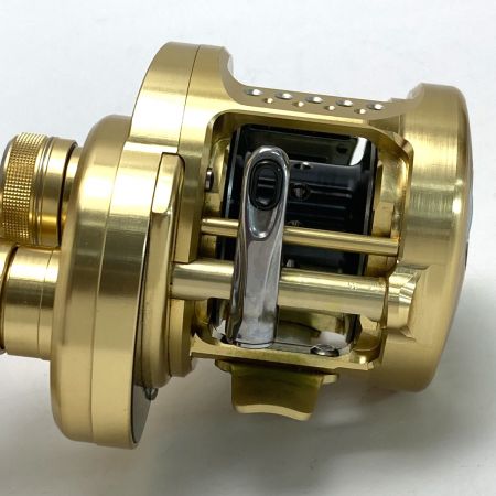  SHIMANO シマノ 14 カルカッタコンクエスト 200 03204 ベイトリール 箱付き