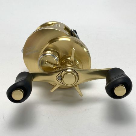  SHIMANO シマノ 14 カルカッタコンクエスト 200 03204 ベイトリール 箱付き