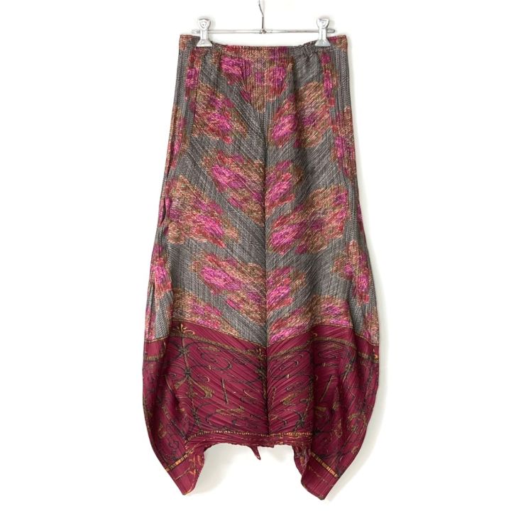 プリーツ プリーズ イッセイ ミヤケ“指揮棒の軌跡”モチーフワンピ