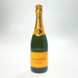 ☆☆ Veuve Clicquot ヴーヴクリコ ブリュット イエローラベル 750ml 12度 シャンパン 古酒 BRUT Nランク 未開栓