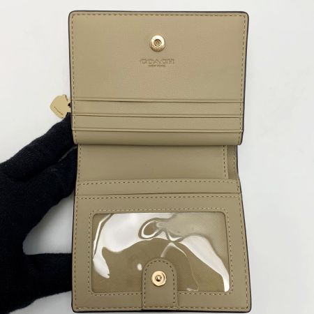  COACH コーチ  ストロベリー 苺 CAP18 アイボリー 2つ折り財布 レディース
