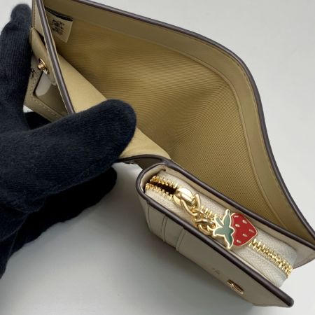  COACH コーチ  ストロベリー 苺 CAP18 アイボリー 2つ折り財布 レディース