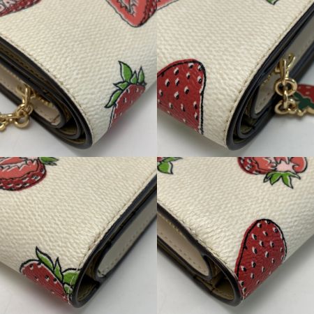  COACH コーチ  ストロベリー 苺 CAP18 アイボリー 2つ折り財布 レディース