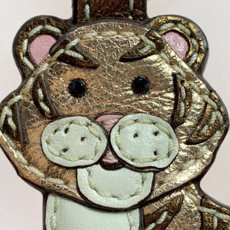  COACH コーチ タイガー キーホルダー メタリック