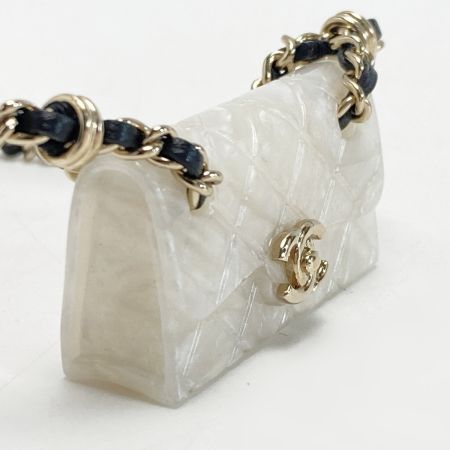  CHANEL シャネル ココマーク マトラッセバッグ ネックレス B23C ホワイト レジン GP レザー