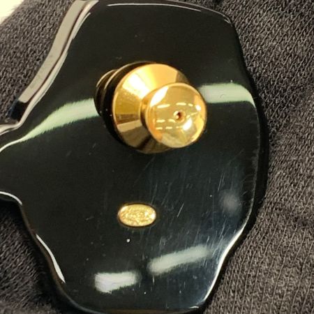  CHANEL シャネル 手書き風の腕時計 D23A レッド×ピンク×ブルー アクセサリー ピンブローチ