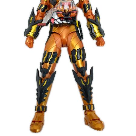  BANDAI バンダイ S.H.Figuarts BANDAI 仮面ライダークローズマグマ 箱有