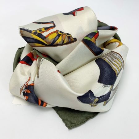  Salvatore Ferragamo サルヴァトーレフェラガモ スカーフ パンプス×サンダル柄 カーキ×アイボリー 服飾雑貨