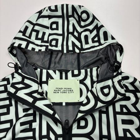 FENDI フェンディ ジャンパー MARC JACOBSコラボ FAA888 ホワイト×ブラック メンズ SIZE LL ナイロン