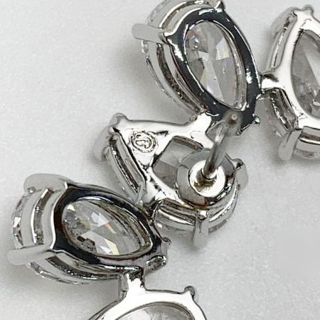  SWAROVSKI スワロフスキー Matrix フープピアス 5601509 ホワイト 箱有